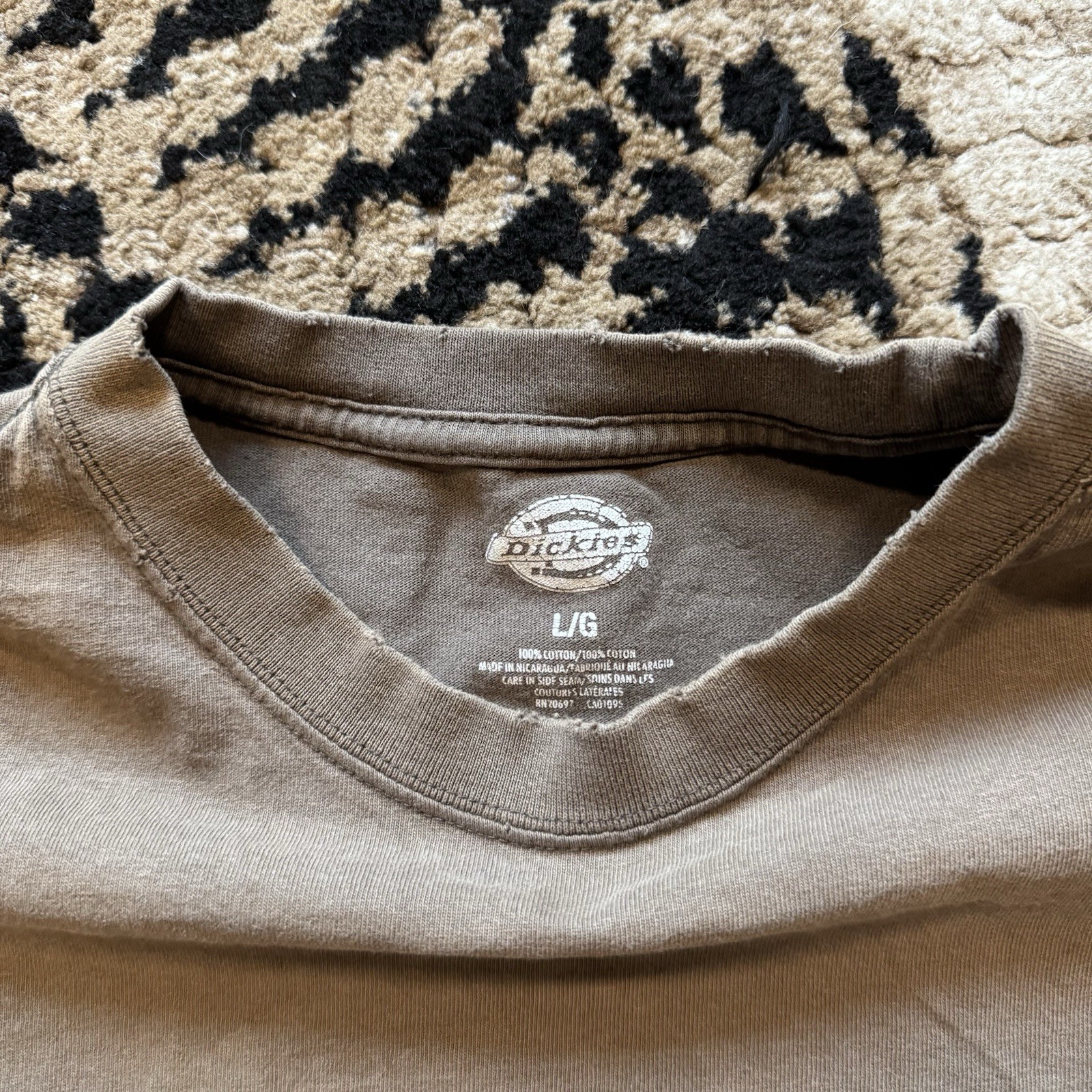 Dickies Shirt Mens L Brown Pocket Workwear Tee Short Sleeve Heavyweight Casual gallery