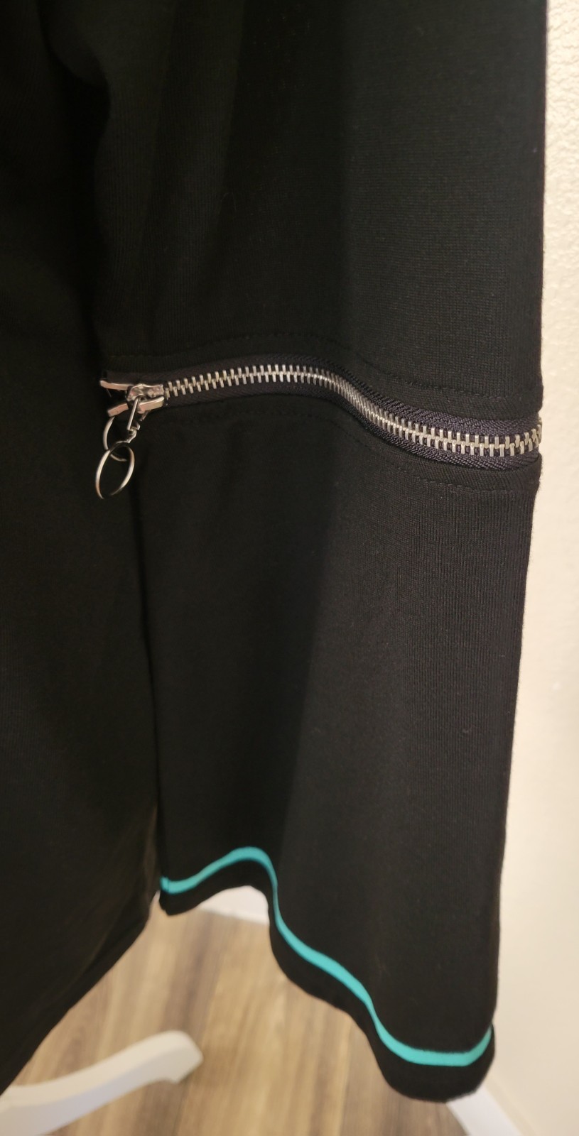 LISTEN FLAVOR Hatsune Miku 2-Way Zip Sleeve Oversized Top Black Free Size NWT gallery