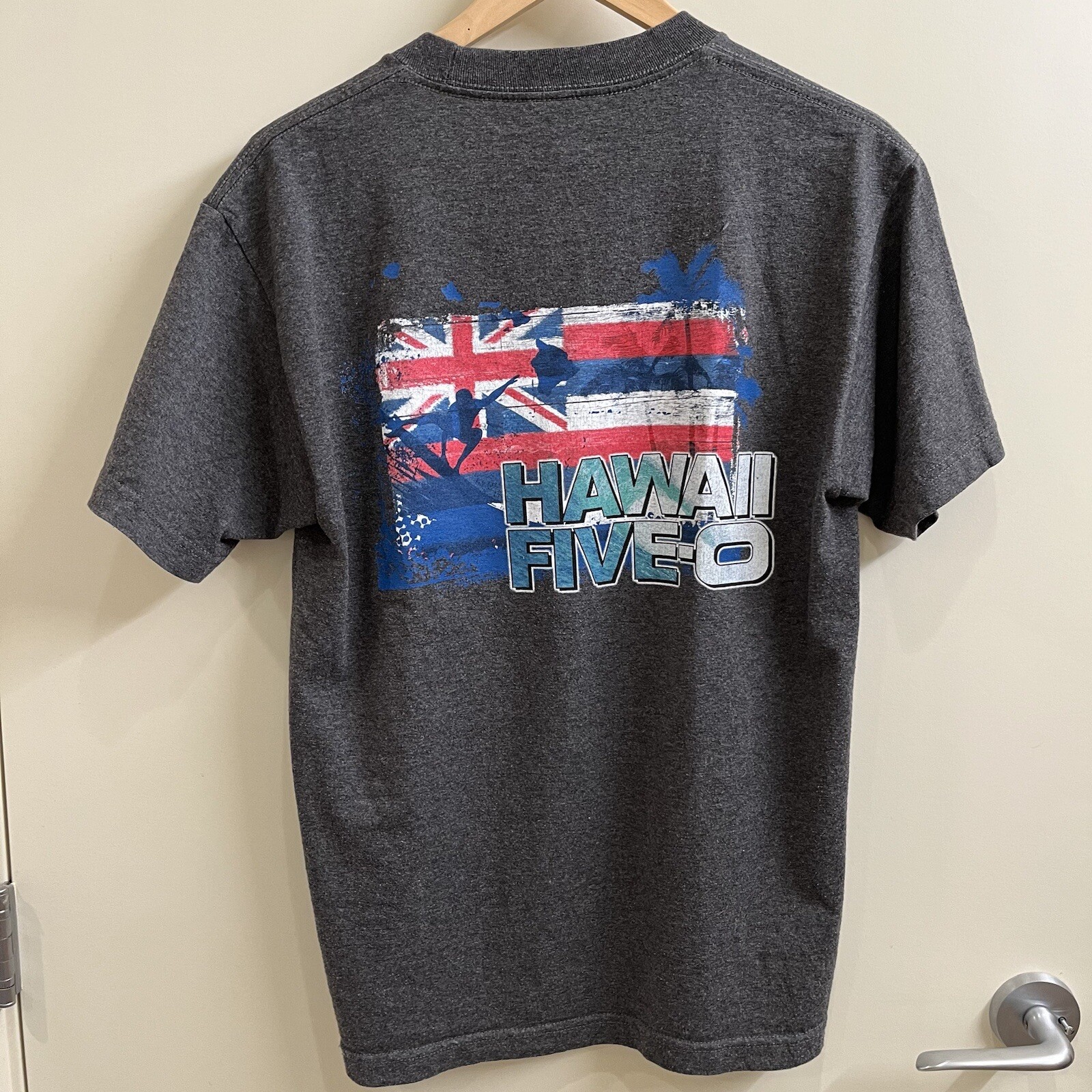 Hawaii Five-O Filmed On Location Tee Shirt Men's Medium, Great Condition gallery