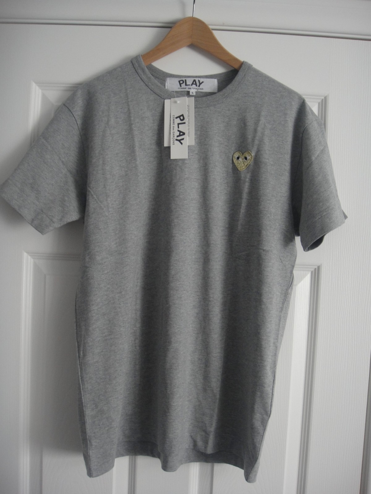 COMME des GARCONS Play Men’s T Shirt Gray Color Gold Heart Logo Size Large, NWT