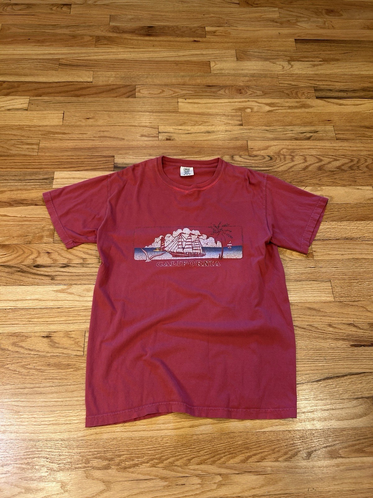 Vintage Red California graphic tee with palm trees and sailboat design M