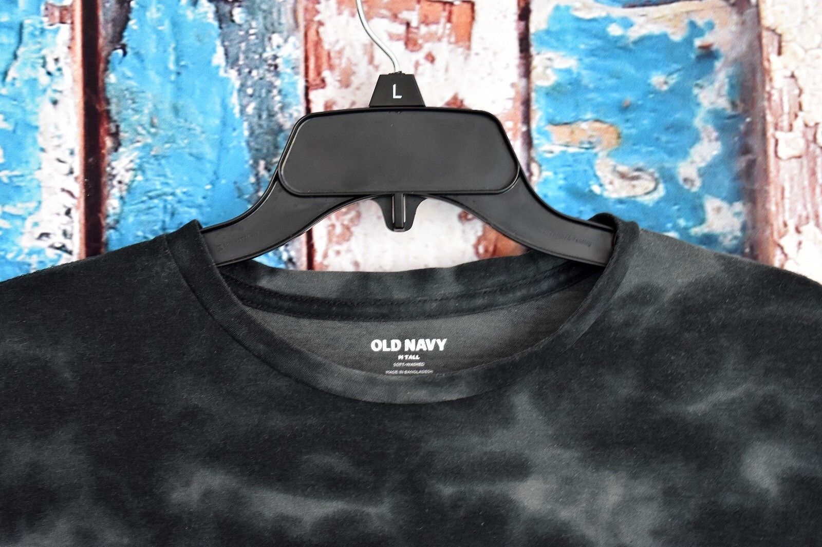 Unisex Old Navy Soft-Washed Crew-Neck T-Shirt M TAL Black Santa PRE-OWNED gallery