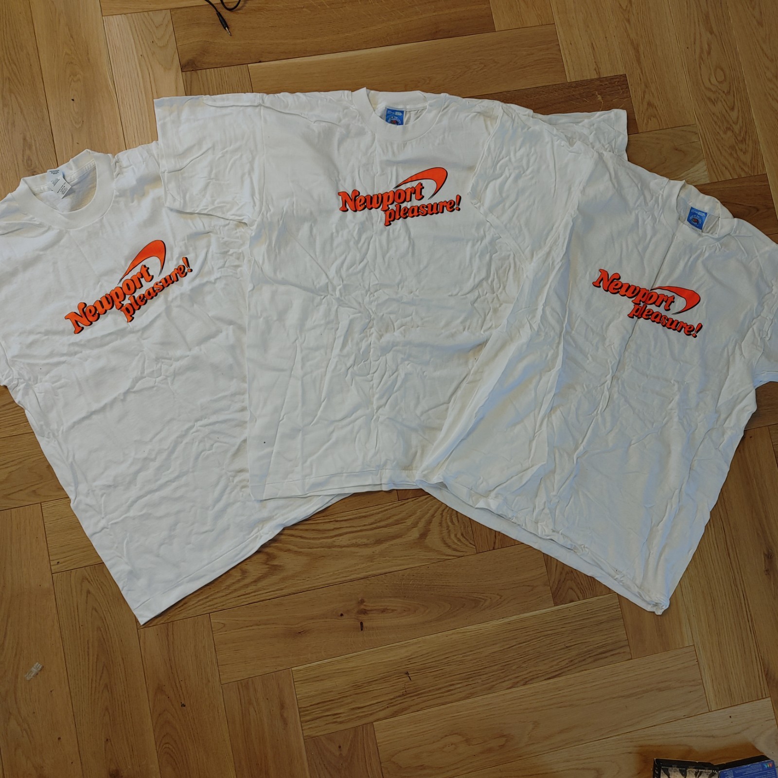 VTG SS T-Shirt Lot Of 3 • Newport Pleasure Cigarette Distressed • 2 Large 1-XL gallery
