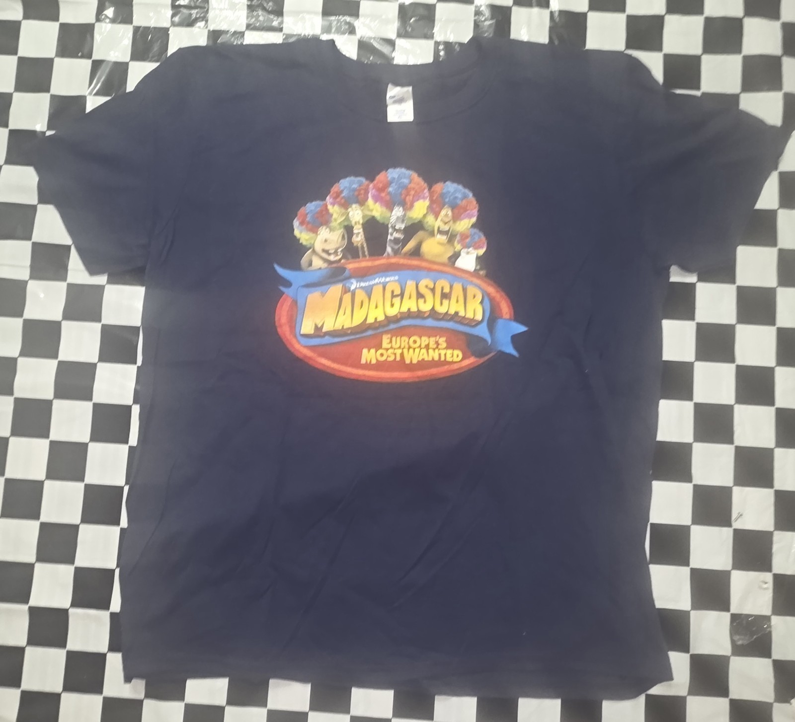 Men’s Vintage T-Shirt: Madagascar Europes Most Wanted Movie Dreamworks Size XL gallery