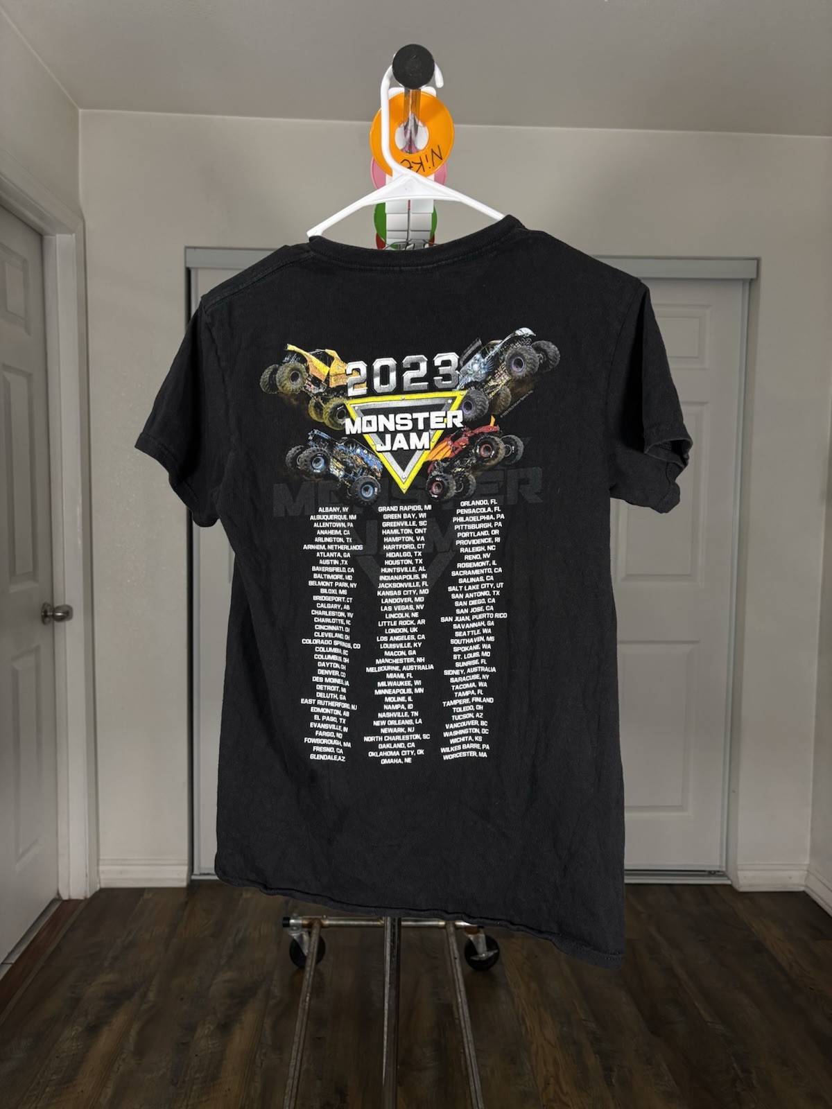 Delta Pro Weight Monster Jam 2023 Graphic Men's Black T-Shirt Size S gallery