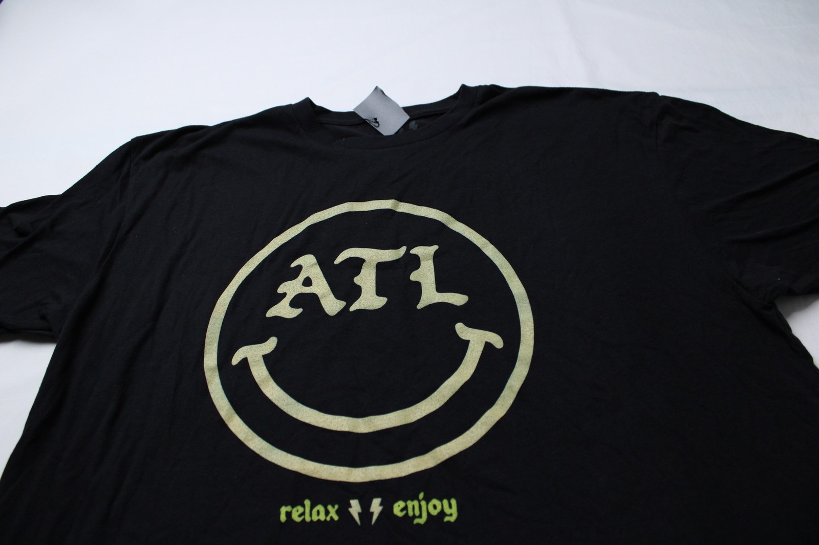 YeahBuzzy Unisex Adult's Short Sleeve ATL Smiley Tee WR4 Black Size XL NWT gallery