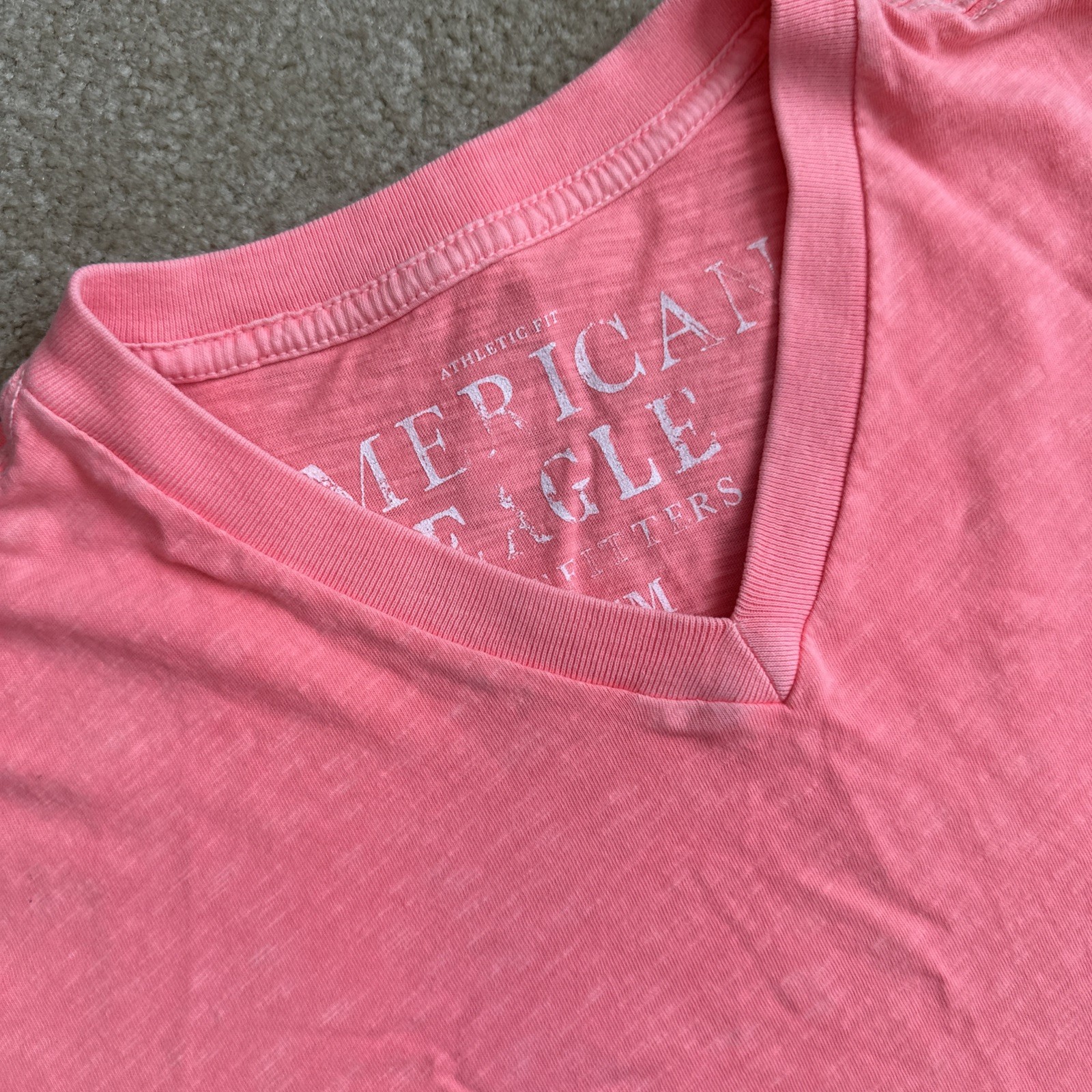 American Eagle T-Shirt Mens Medium Bright Neon Pink Coral Logo Cotton Eagle Logo