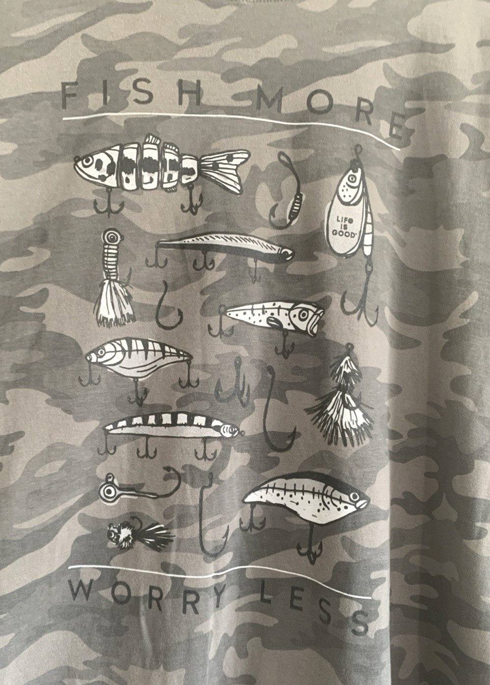 Life Is Good Crusher Tee Mens XXXL Gray Camo Short Sleeve Fish More Worry Less gallery