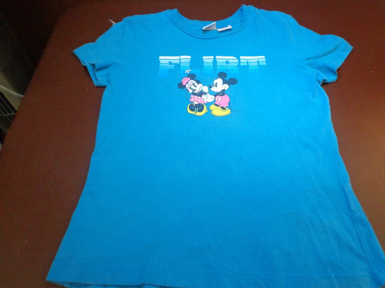 Disney Women’s/Juniors Medium  Mickey & Minnie Mouse Flirt  T-Shirt   C0