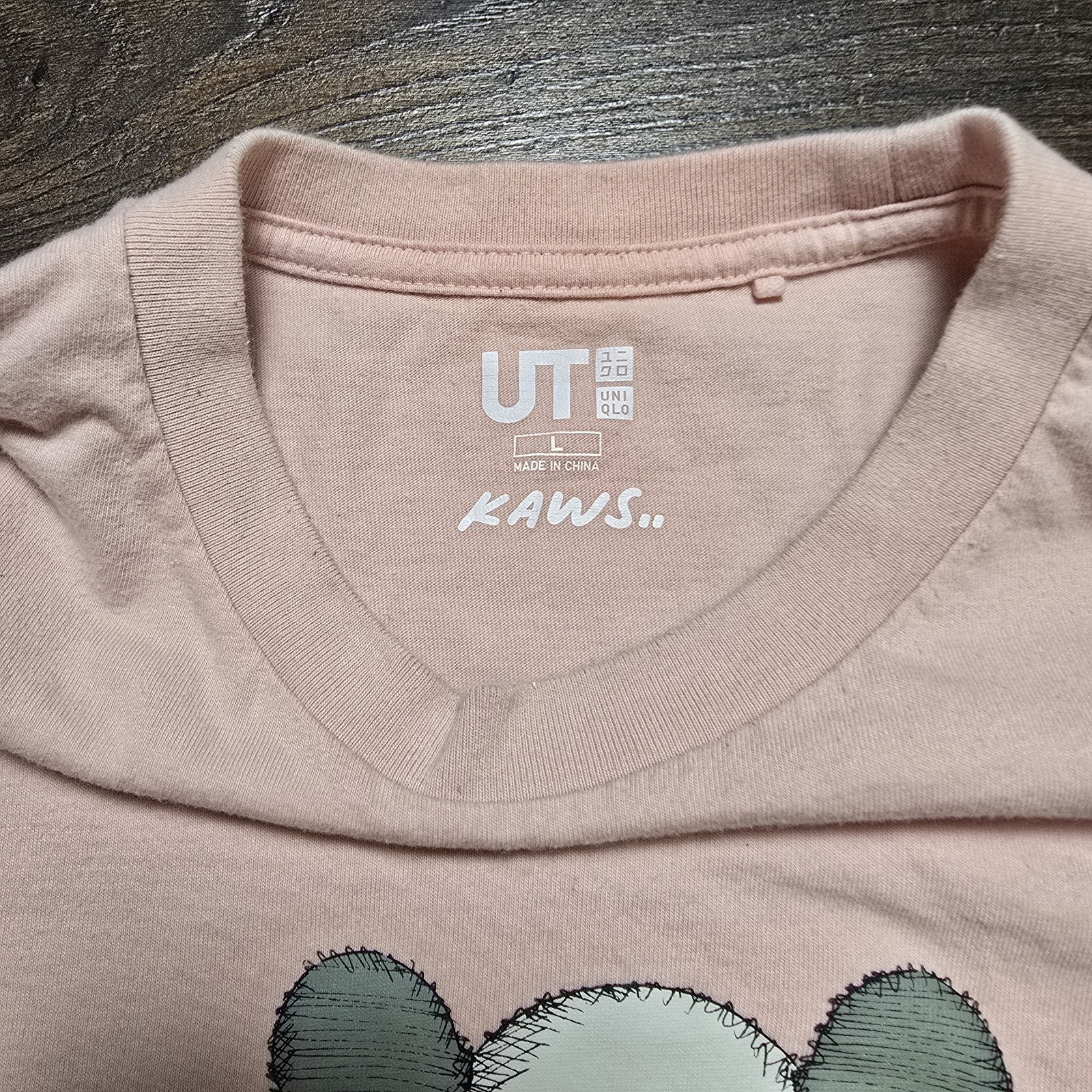 KAWS x Uniqlo UT Summer Companion Tee L Pink Graphic Streetwear Collector gallery
