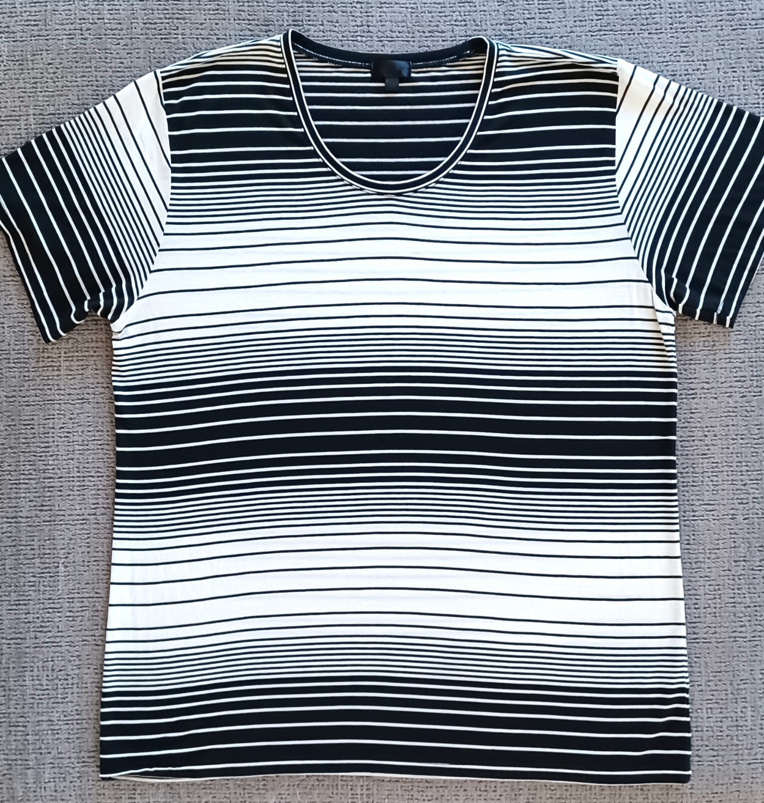 EN NOIR Black & White Varied Stripe Short Sleeve T-Shirt Size L gallery