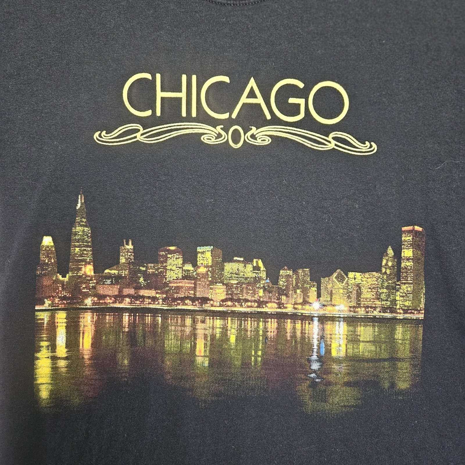 Vintage T Shirt Chicago Cityscape Y2K Metallic Ink Shiny Gold Men Small gallery
