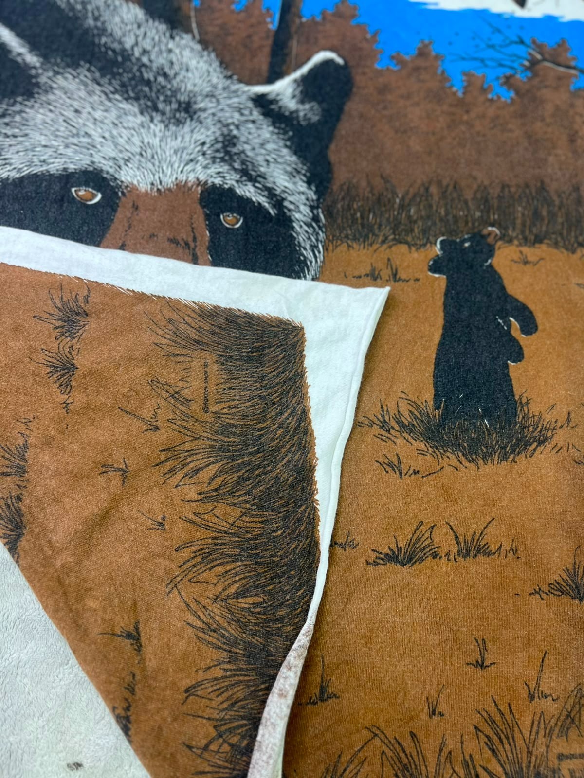 Vintage 1991 Bear Nature Wildlife All Over Print Tee XL gallery