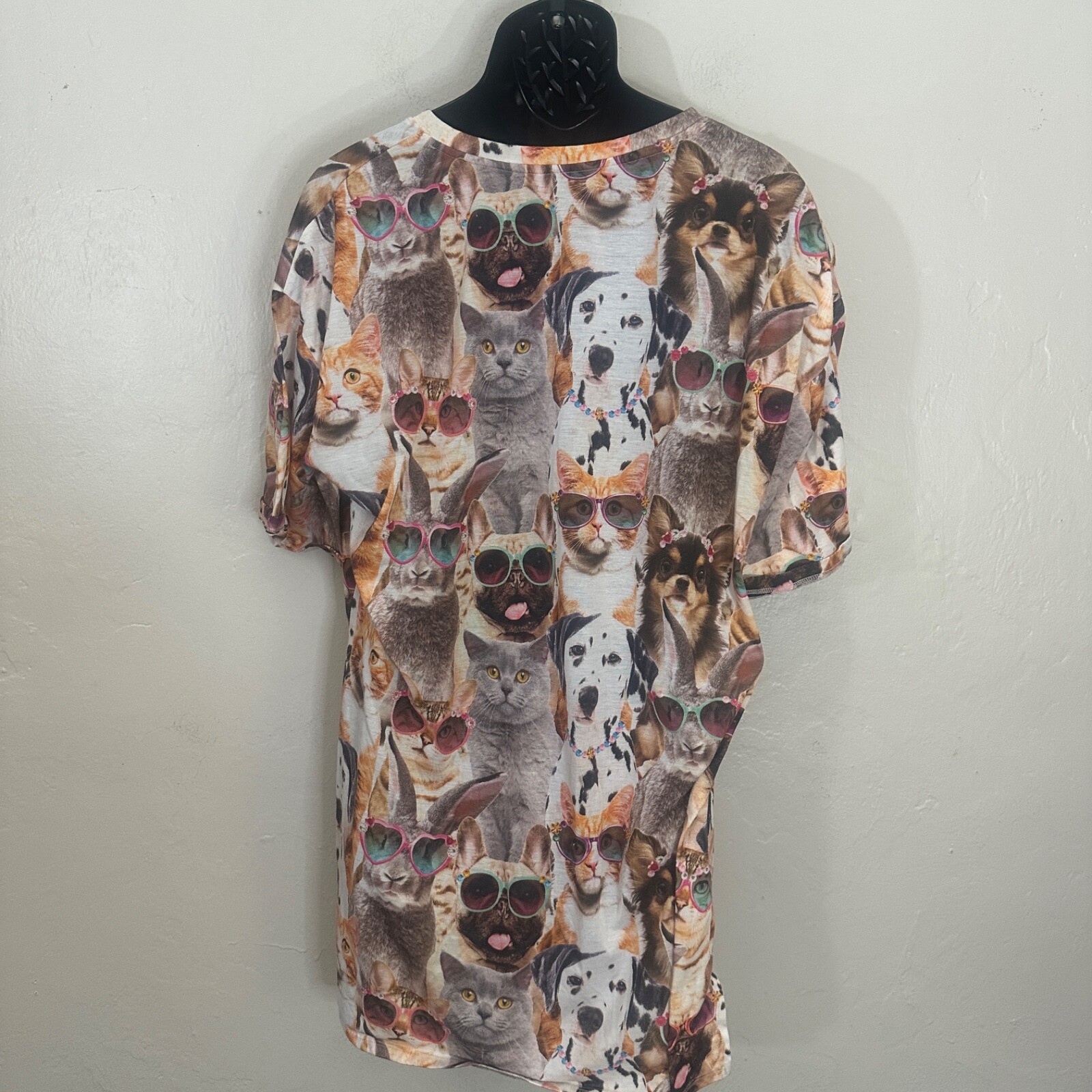 Pets in Sunglasses T Shirt XL Gently worn 100% recycled polyester 24.5" armpits gallery