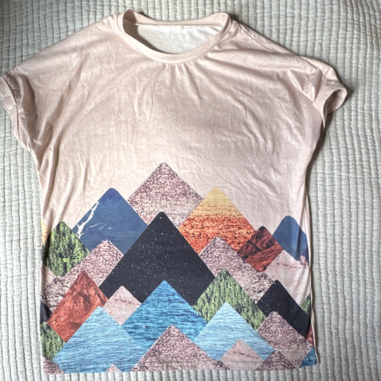 Pink Mountain Graphic Print T-Shirt 95% Polyester 5% Spandex Short Sleeve