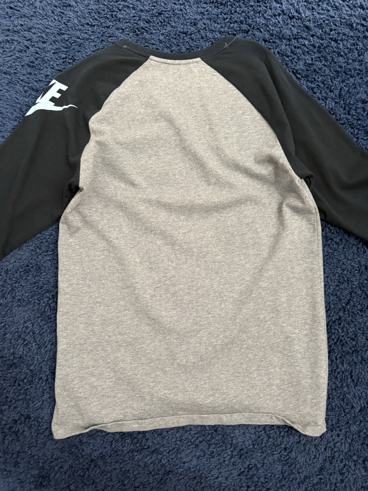 Nike The Nike Tee Men's M Athletic Fit Long Sleeve Crew Colorblock Gray/Black gallery