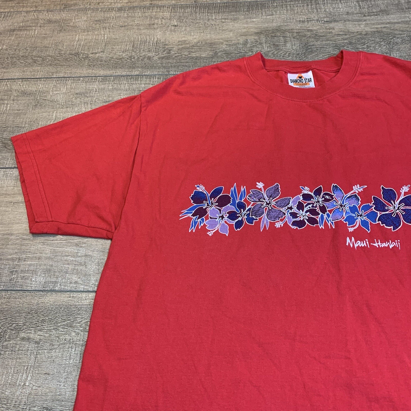 Vintage Diamond Star Allstyle Mens T-Shirt Size (XL) Red MAUI Floral T-Shirt B5 gallery