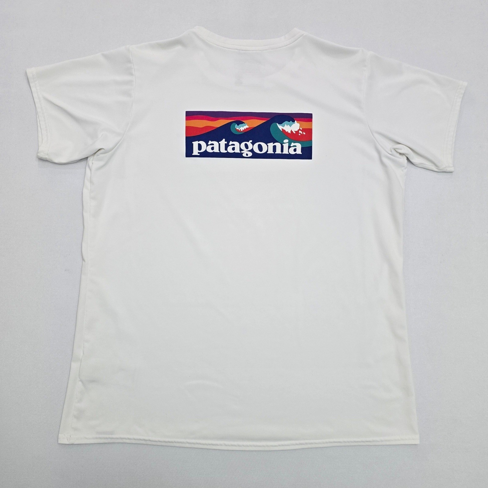 Patagonia Capilene Cool Daily Graphic Shirt Mens Medium White Wave UPF 50+ Tee gallery