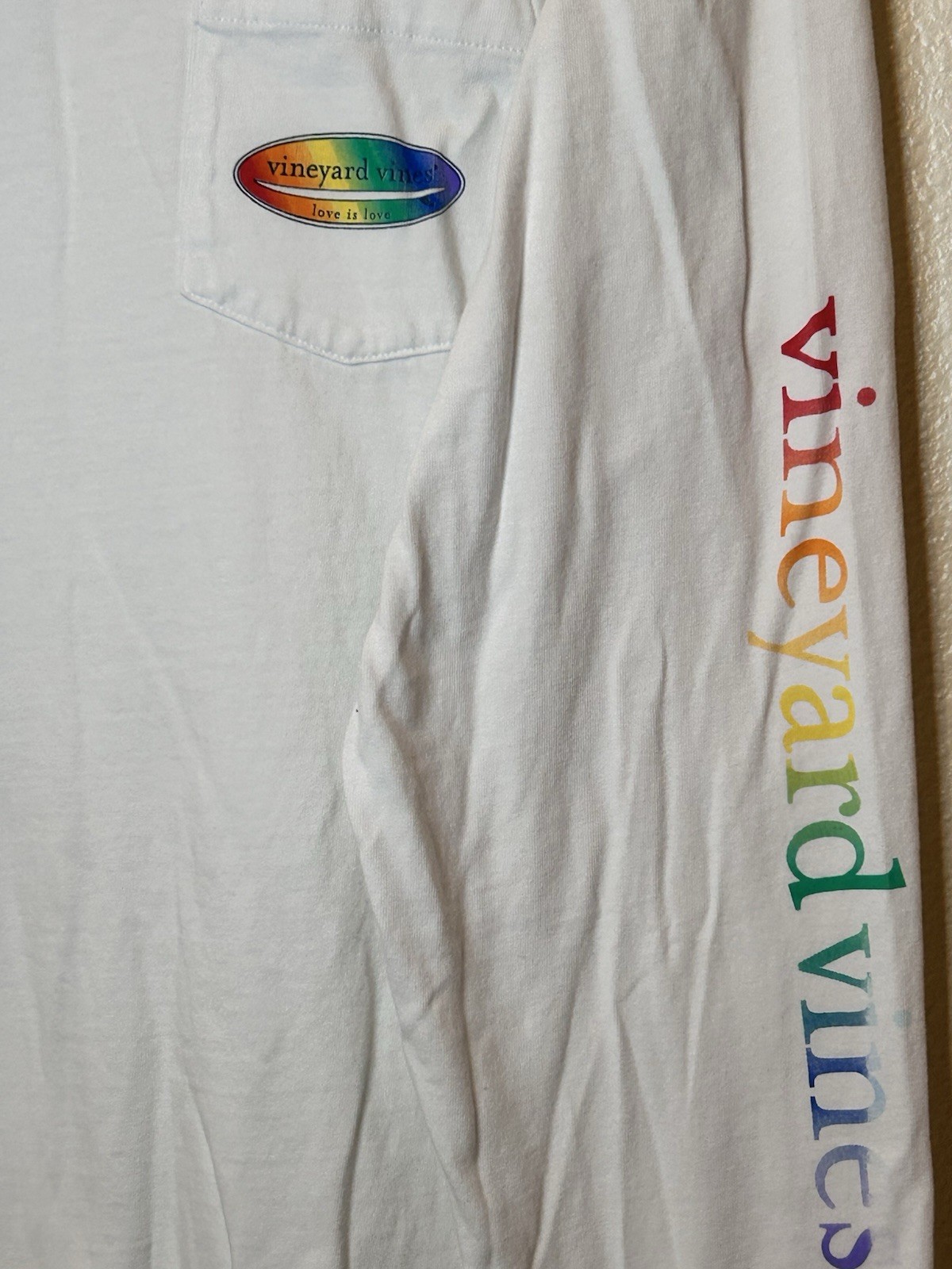 Vineyard Vines Love Is Love Shirt Large Preowned Pride LGBTQ Surfboard BG3 gallery
