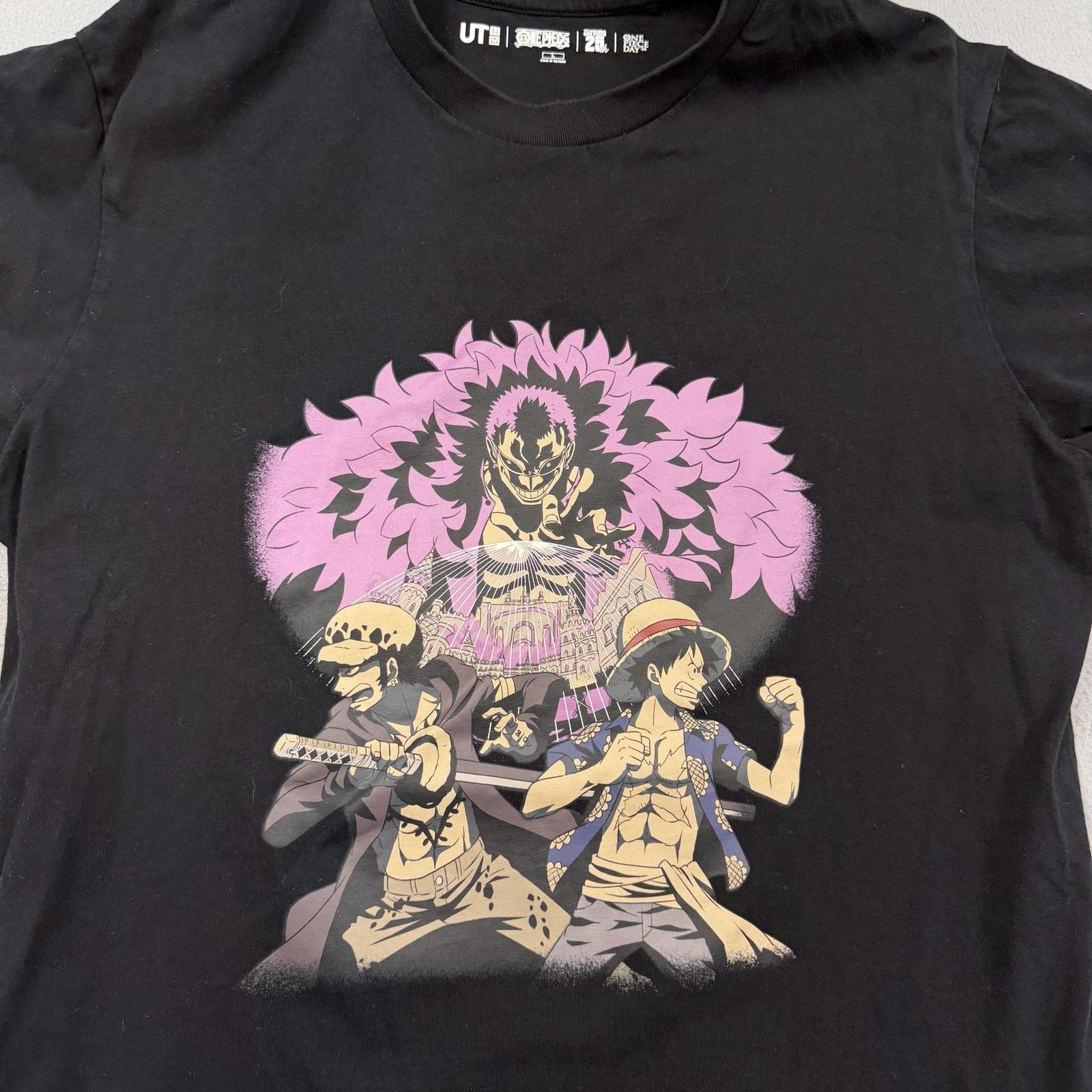 Uniqlo Shirt Mens Large Black One Piece Luffy Law Anime Graphic T-Shirt Tee gallery