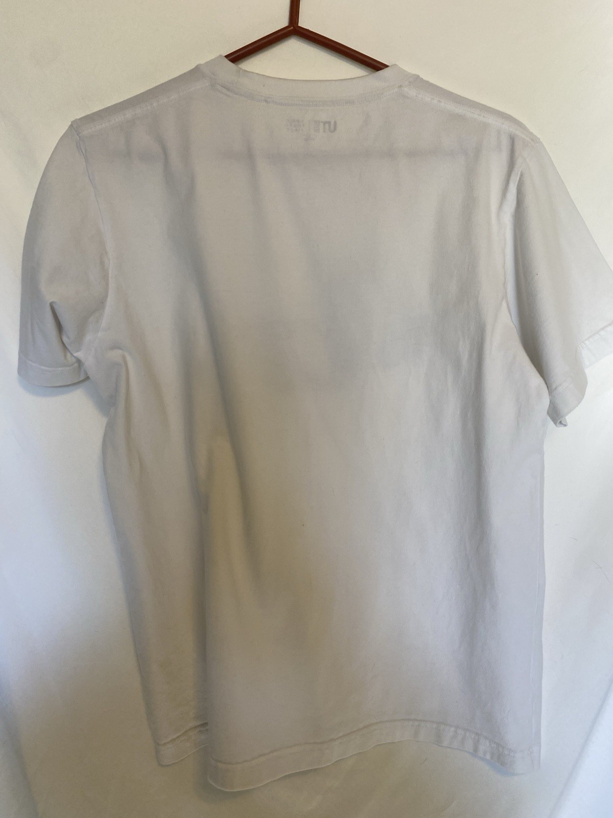 Uniqlo UT KAWS Tokyo First White Graphic T-Shirt Men’s L Companion Laying Down gallery