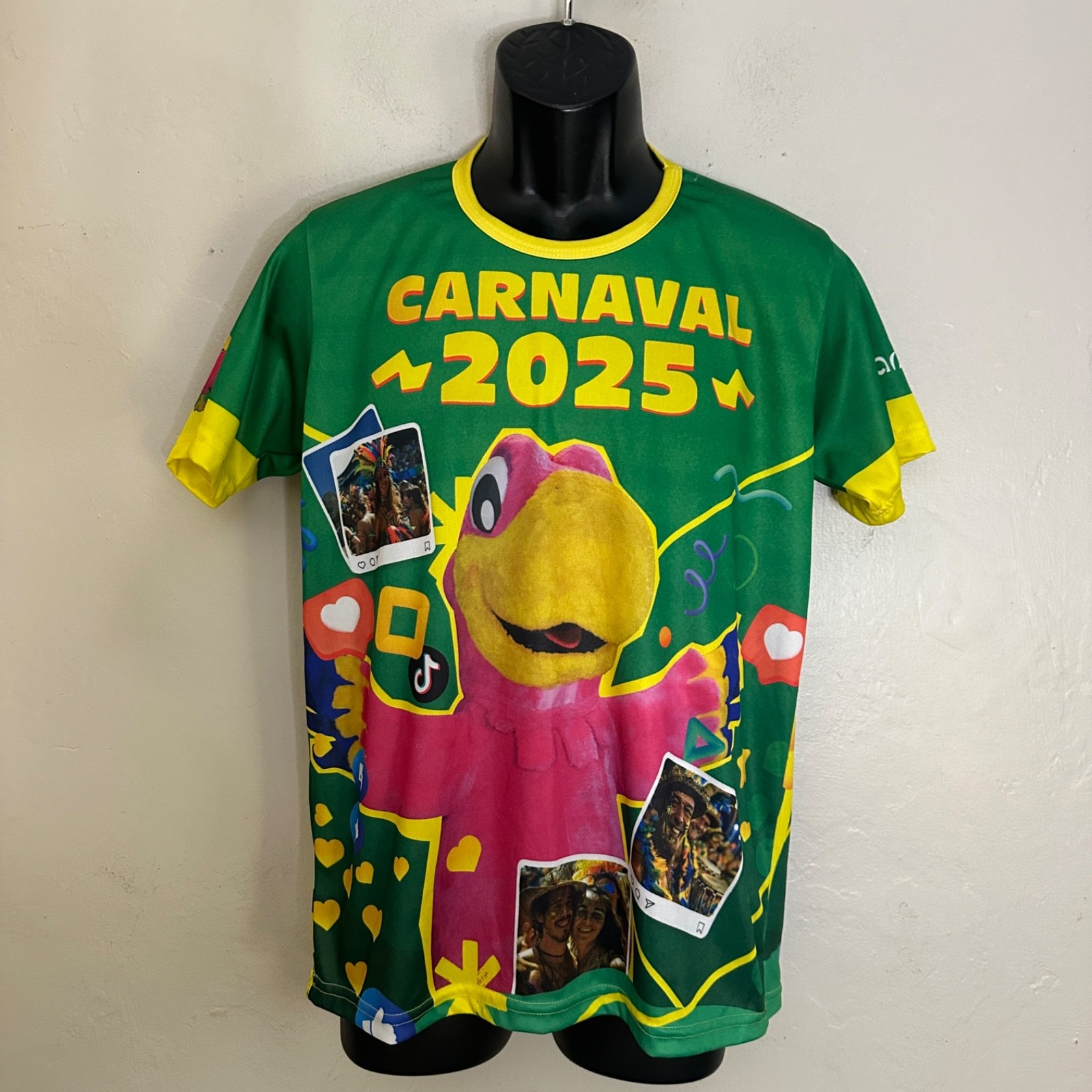 Rio Carnival 2025 T Shirt Small Gently worn Poly blend no fabric tag 20″ armpit