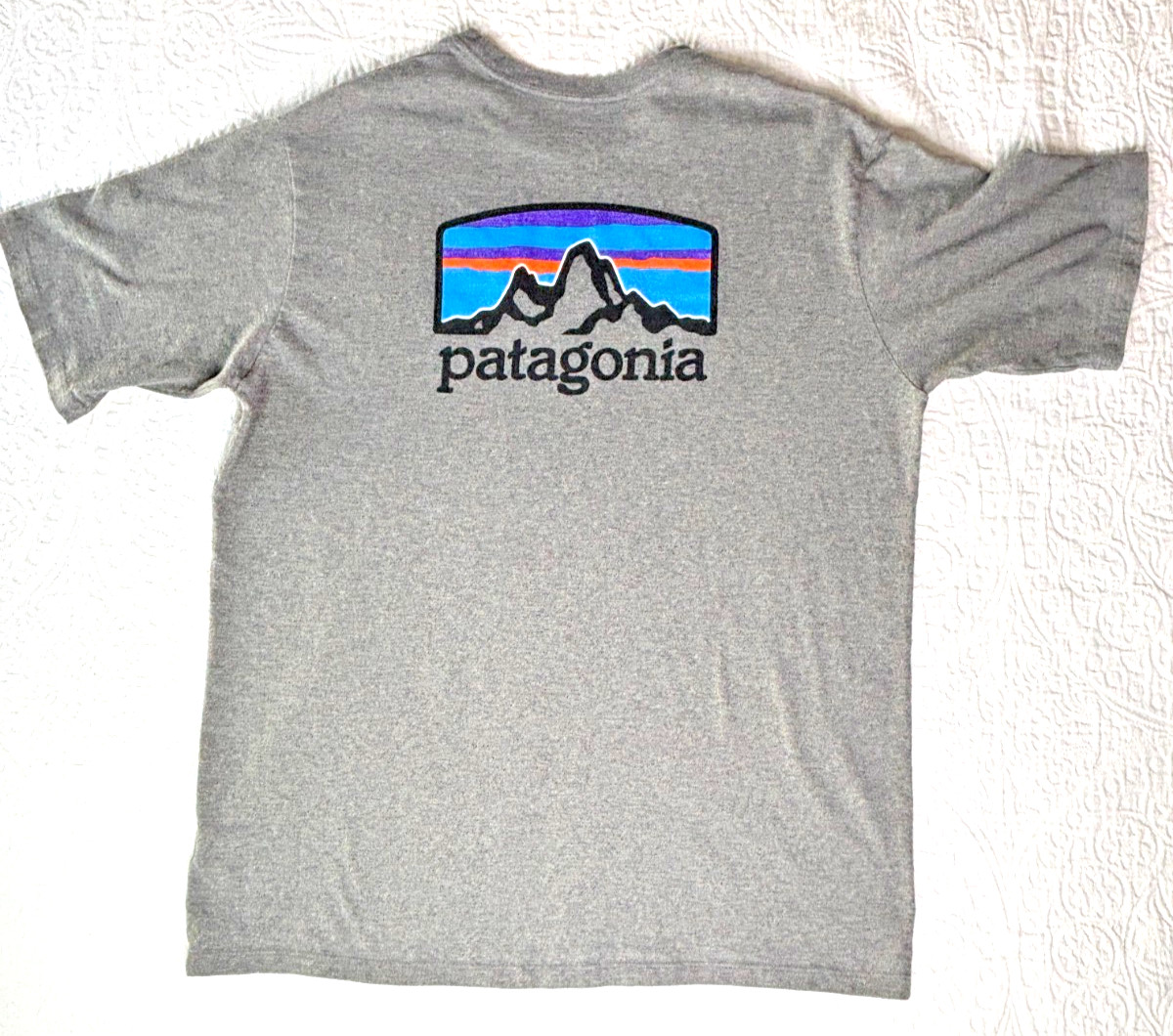 Patagonia Mens Responsibili-tee Tshirt Sze L Grey Regular Fit Blended Fabric EUC gallery