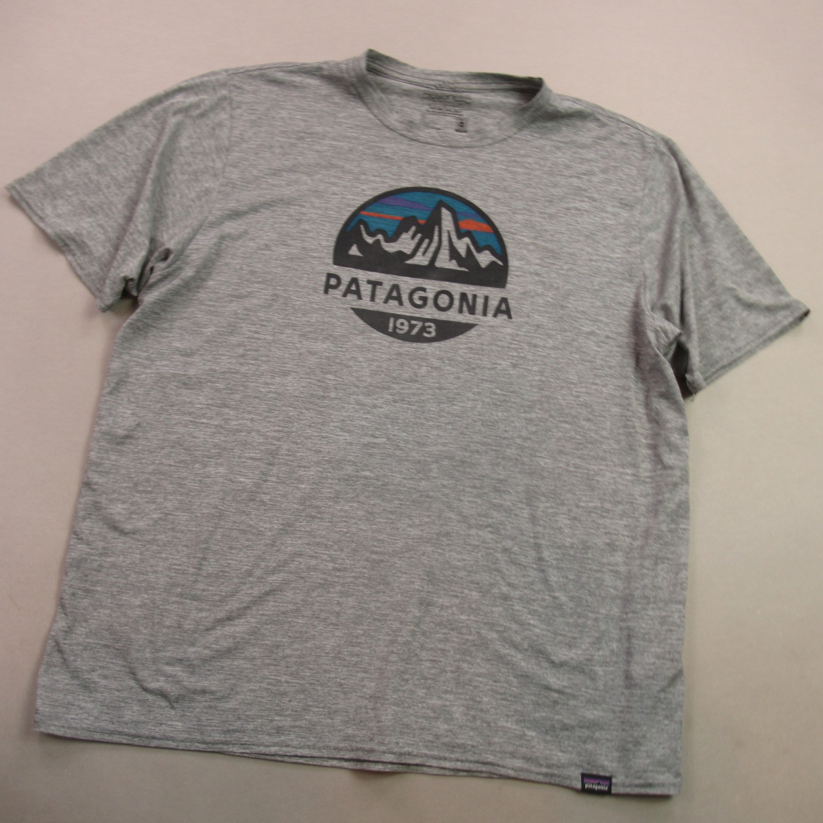 Patagonia Shirt Mens Large Gray Short Sleeve Crew Neck Casual Outdoors gallery