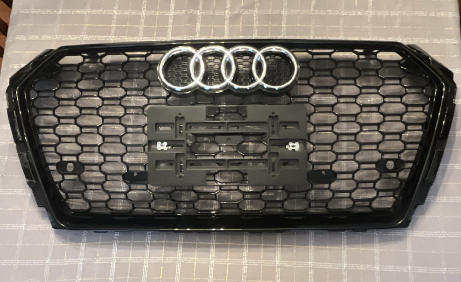 Audi B9 2017-2019 RS Style Grille In Good Condition With Plate Holder