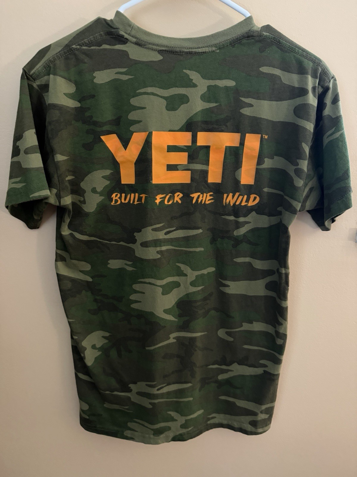 YETI Men's Green Camo Logo Graphic Crew Neck Short Sleeve Cotton T-Shirt S gallery