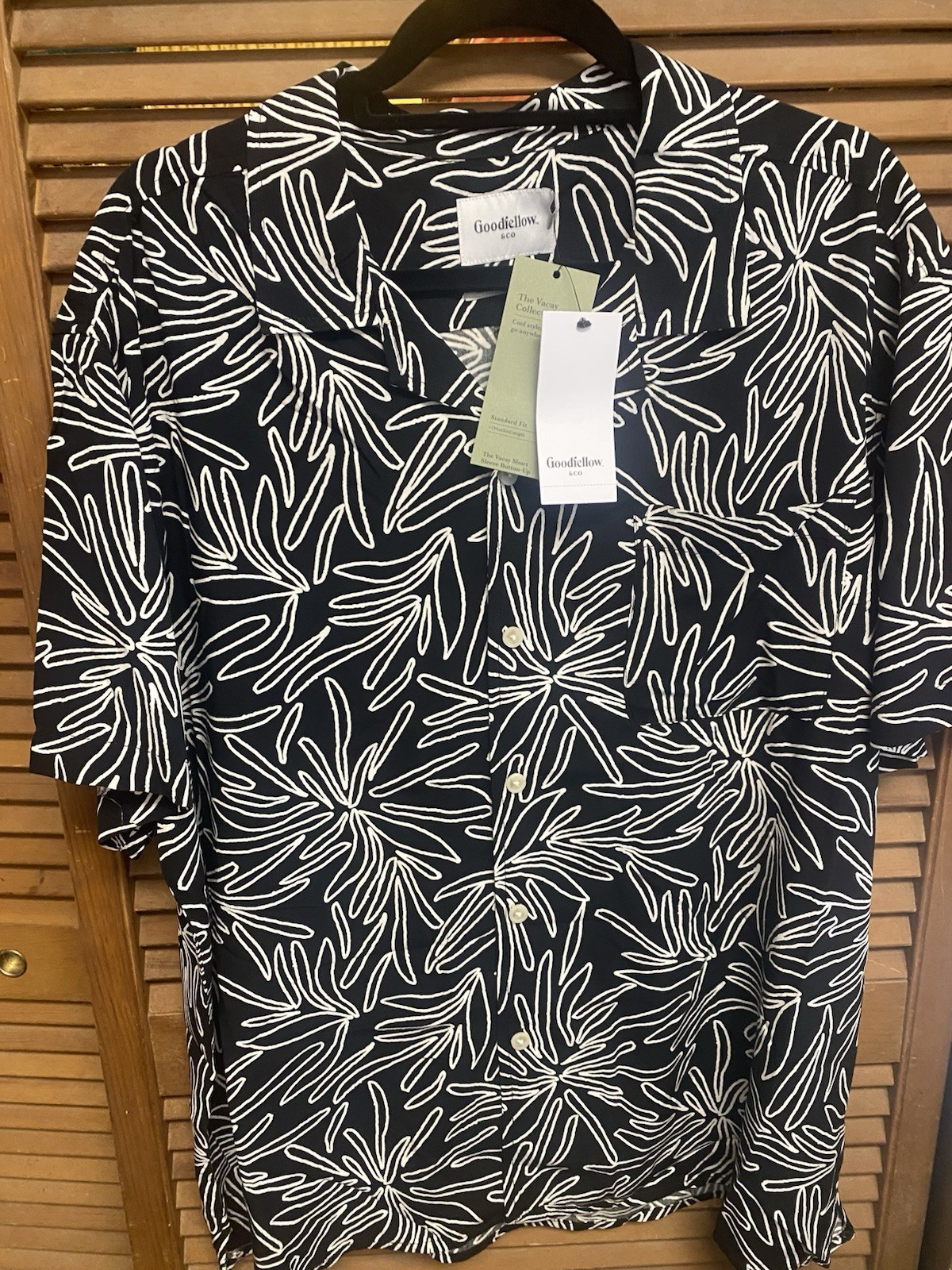 Goodfellow & Co Standard Fit Short Sleeve Untucked Length Size S Black Foliage
