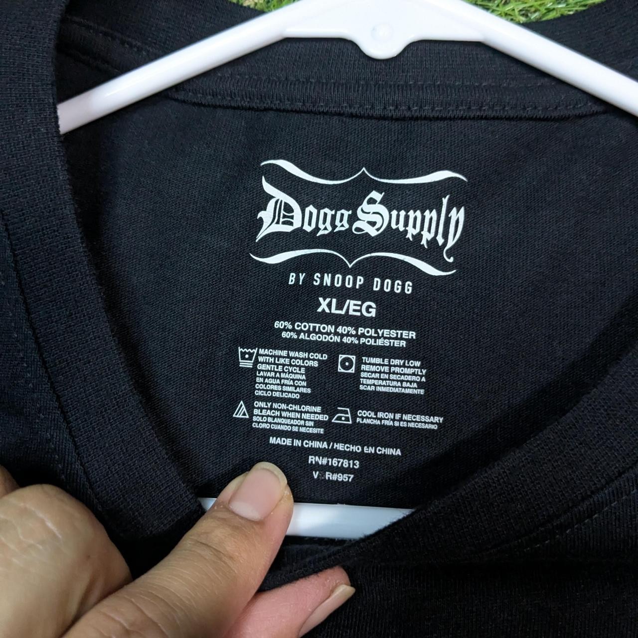 XL DoggSupply Snoop Dogg Headshot and Chain Graphic Black Tee gallery
