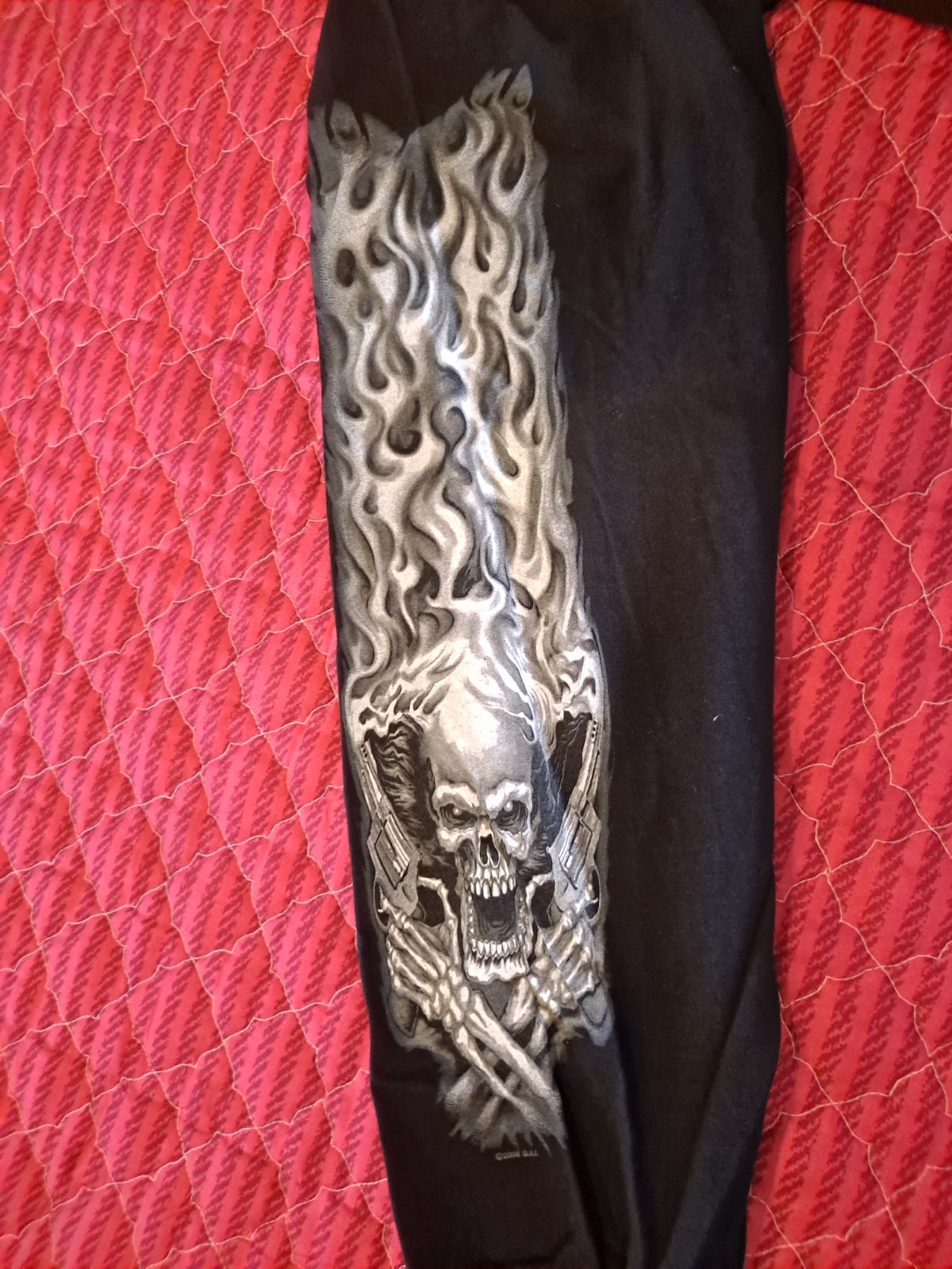 Unknown brand, unknown size, no tags, long sleve. I took measurements. gallery