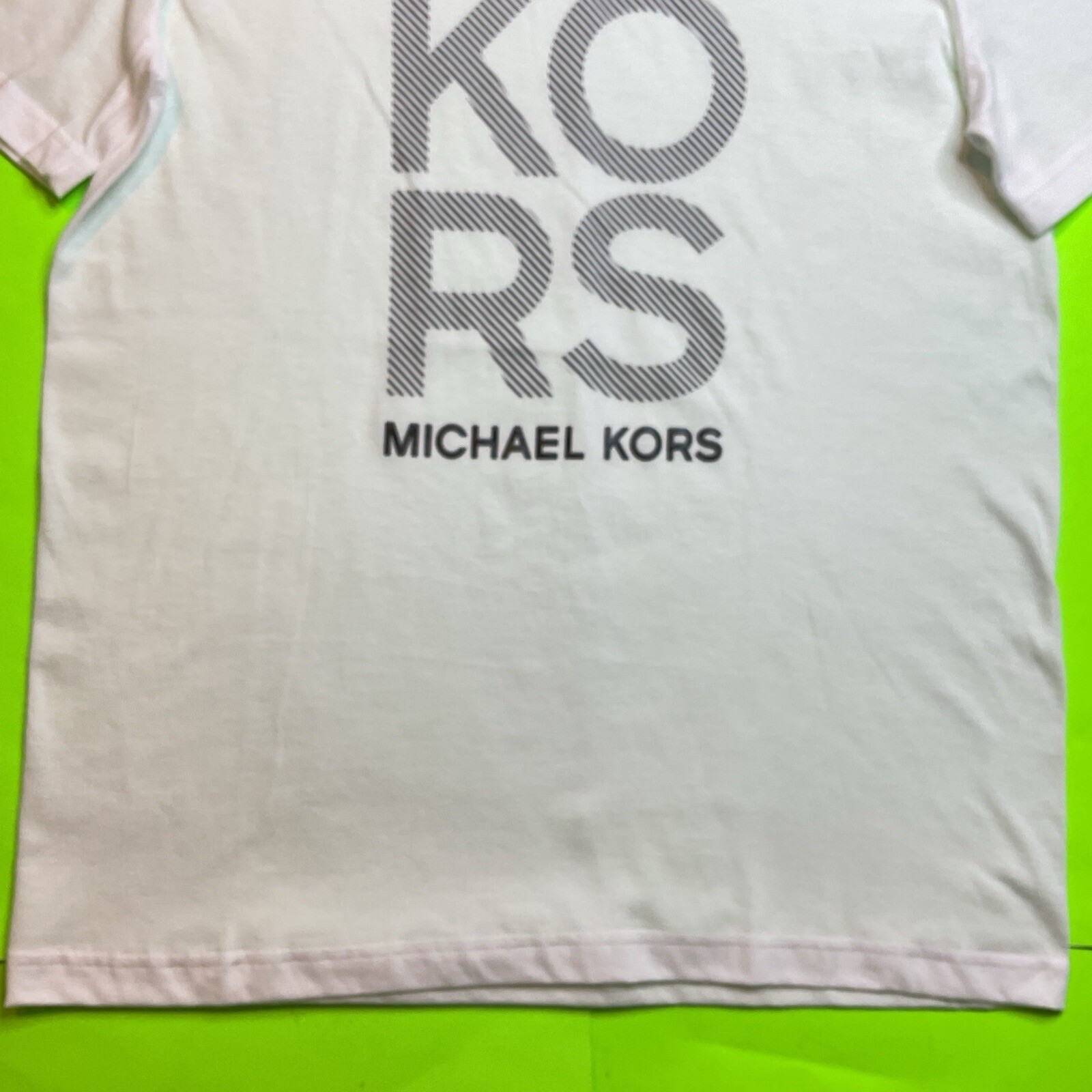 MICHAEL KORS Men’s Short Sleeve T-Shirt Size MEDIUM White w/Black NEW gallery