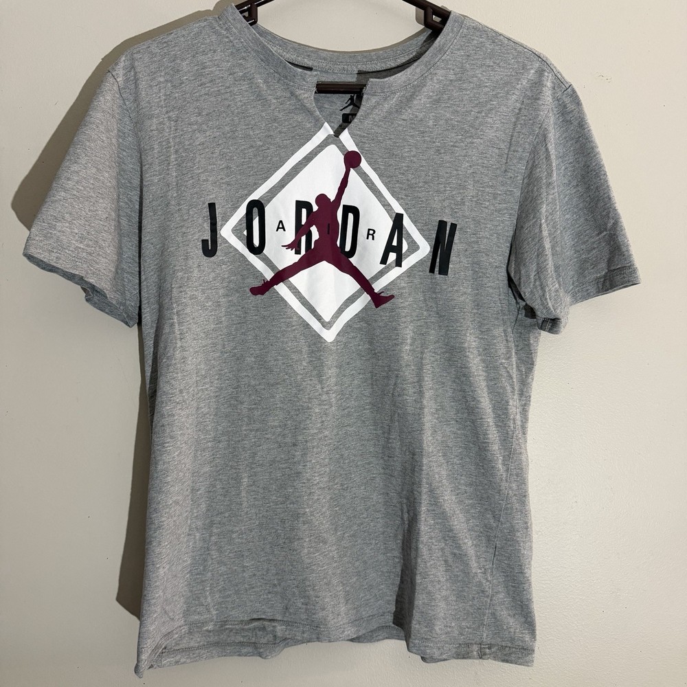 Jordan Jumpman Logo Graphic Print Gray Men’s T-Shirt Medium Collar is cut