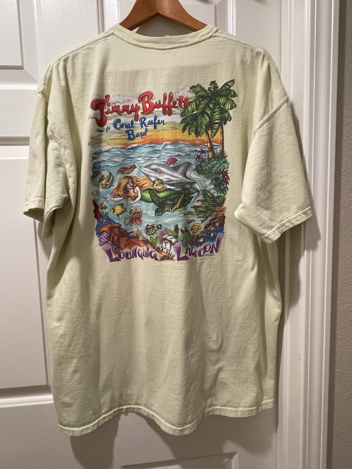 Jimmy Buffett Coral Reefer Band Lounging Lagoon 2012 Pale Yellow Shirt Mens XL gallery
