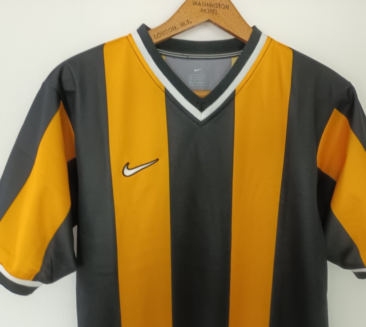 VINTAGE RETRO 80s 90s NIKE BRIGHT BOLD FESTIVAL ATHLETIC SPORTS T SHIRT TOP gallery