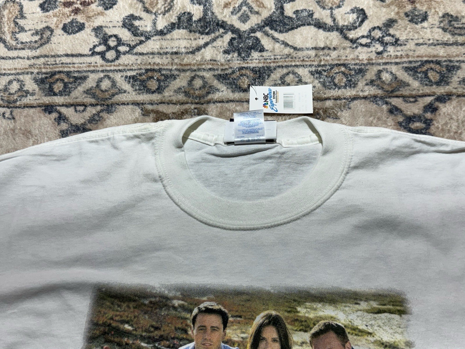 VTG 04” NBC Store FRIENDS Embroidered Logo TV Show Cast White T-Shirt Sz XL NWT gallery