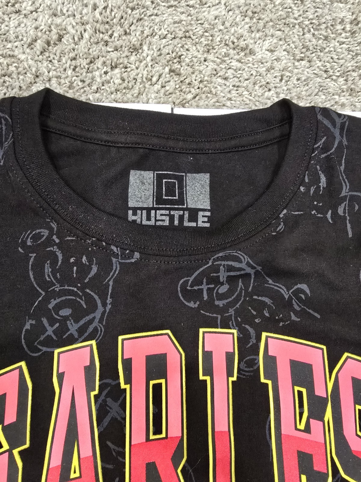 Hustle Mens Full Print Graphic Legend Bear Hustle Shirt L gallery