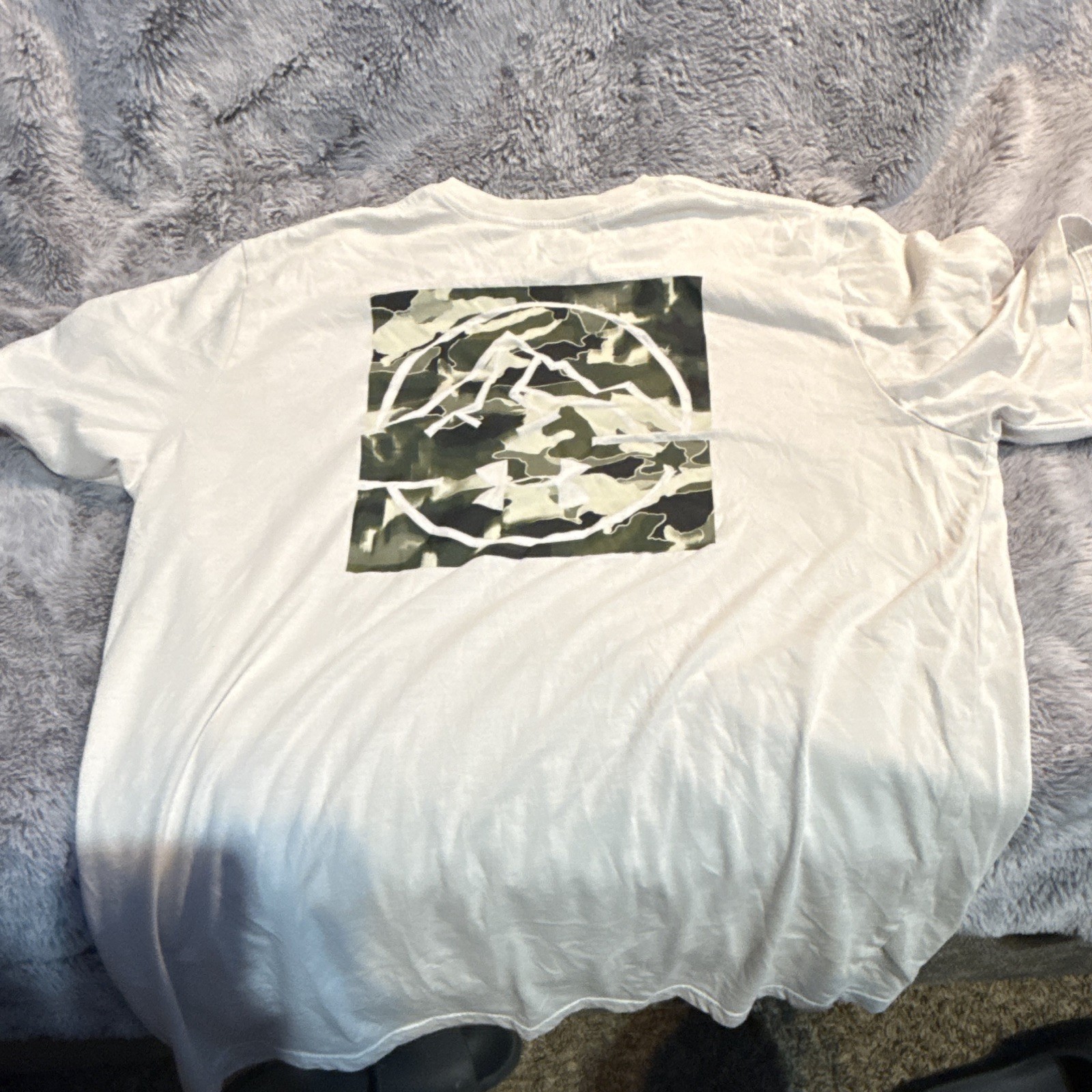 Under Armour White Graphic Camo Logo Tee Crew Neck Short Sleeve Men's L Loose gallery