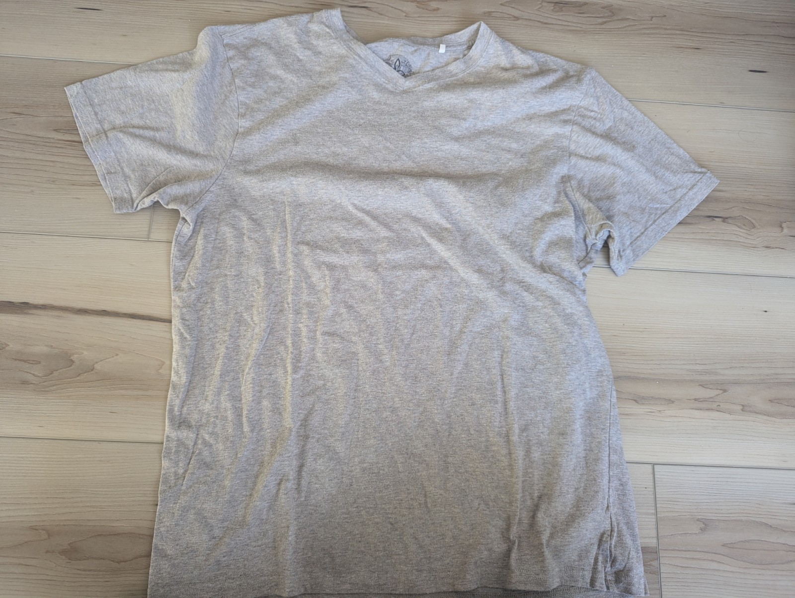 Men’s Prana Basic V Tshirt Size Large