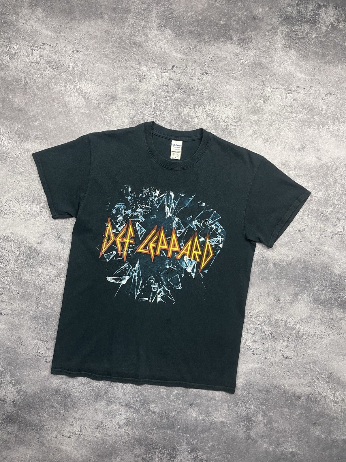 Def Leppard Vintage Tour Band Tee 2015 Heavy Metal Rock T-Shirt Men’s Size M gallery