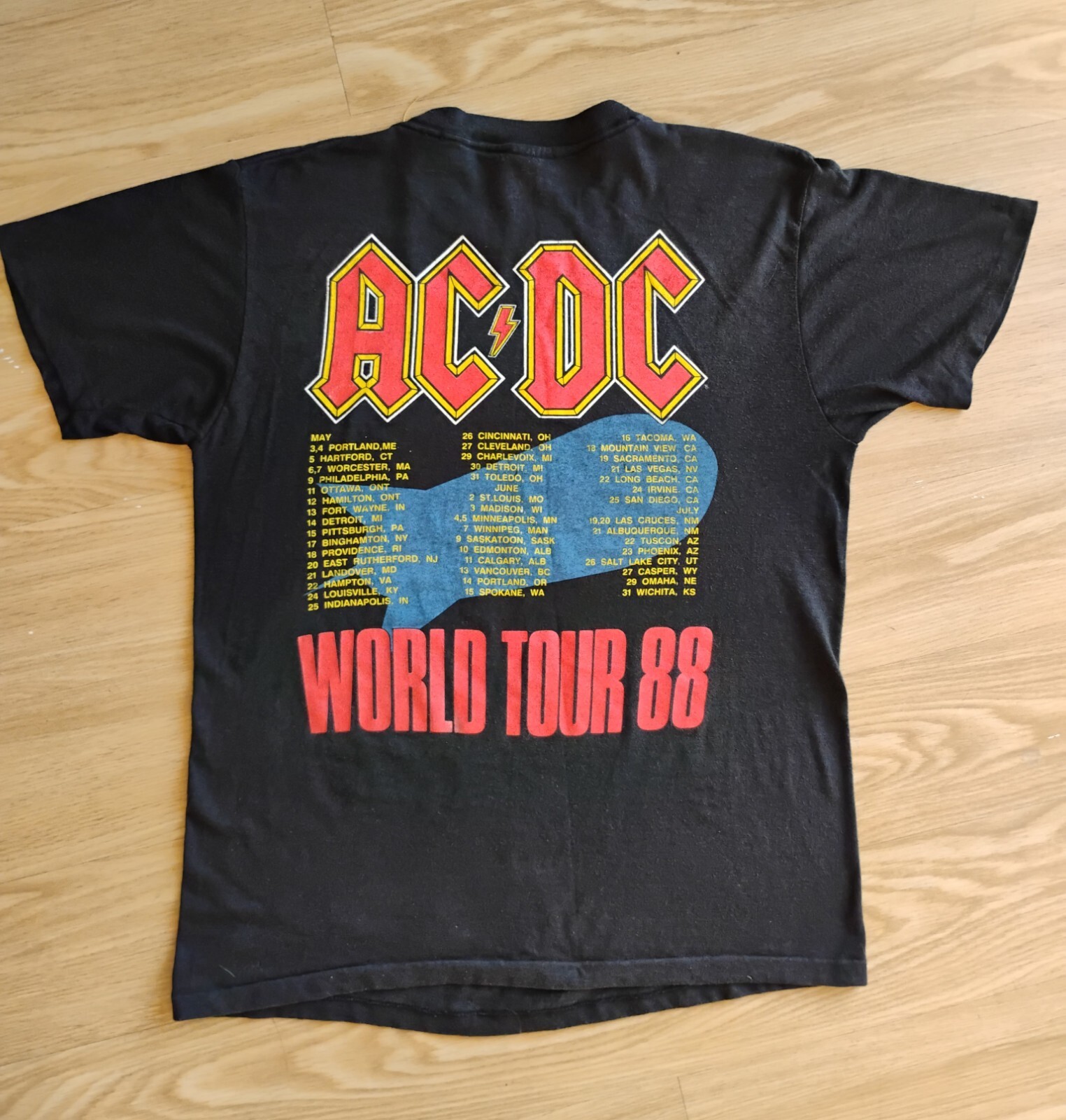 1988 AC/DC Heat Seeker World Tour Band T-shirt Single Stitch USA Size Lg gallery