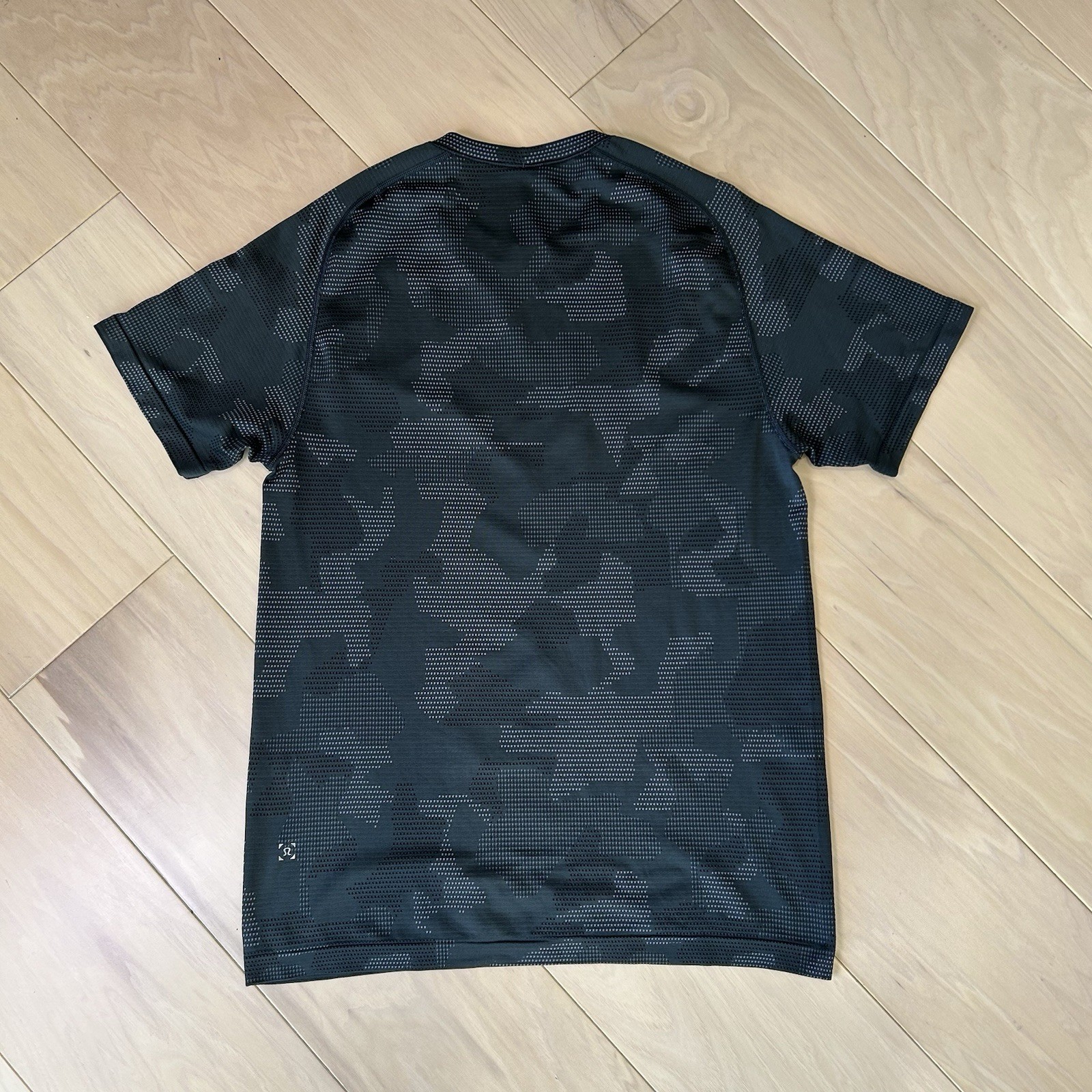 Lululemon Metal Vent Shirt Short Sleeve Men’s Medium gallery