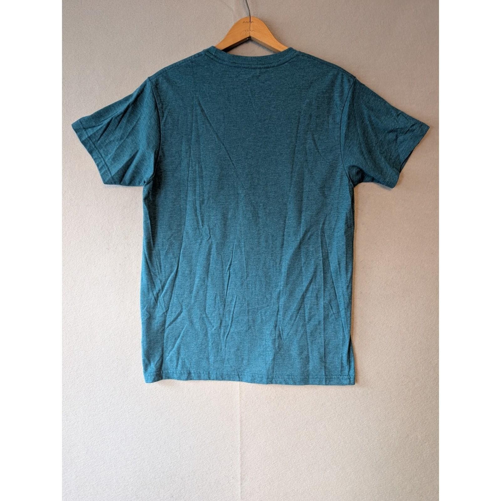 PATAGONIA Men's Teal Pocket T Ocean Mountains Small (Slim Fit) $45 Retail Blue gallery