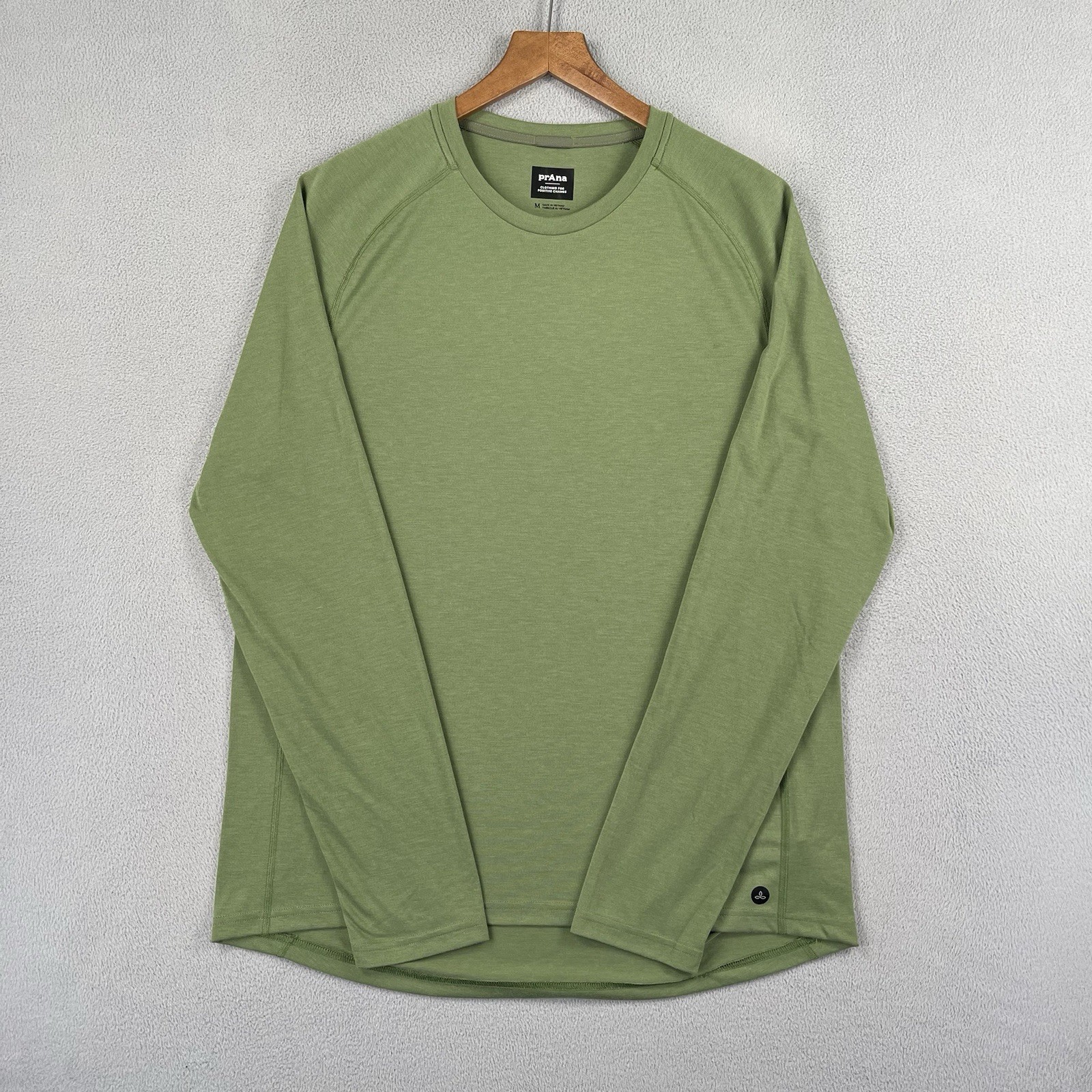 Prana Shirt Men’s Medium Green Long Sleeve Outdoor Base Layer Lightweight Hike gallery