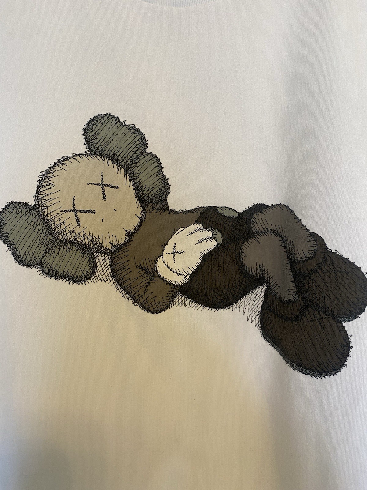 Uniqlo UT KAWS Tokyo First White Graphic T-Shirt Men’s L Companion Laying Down