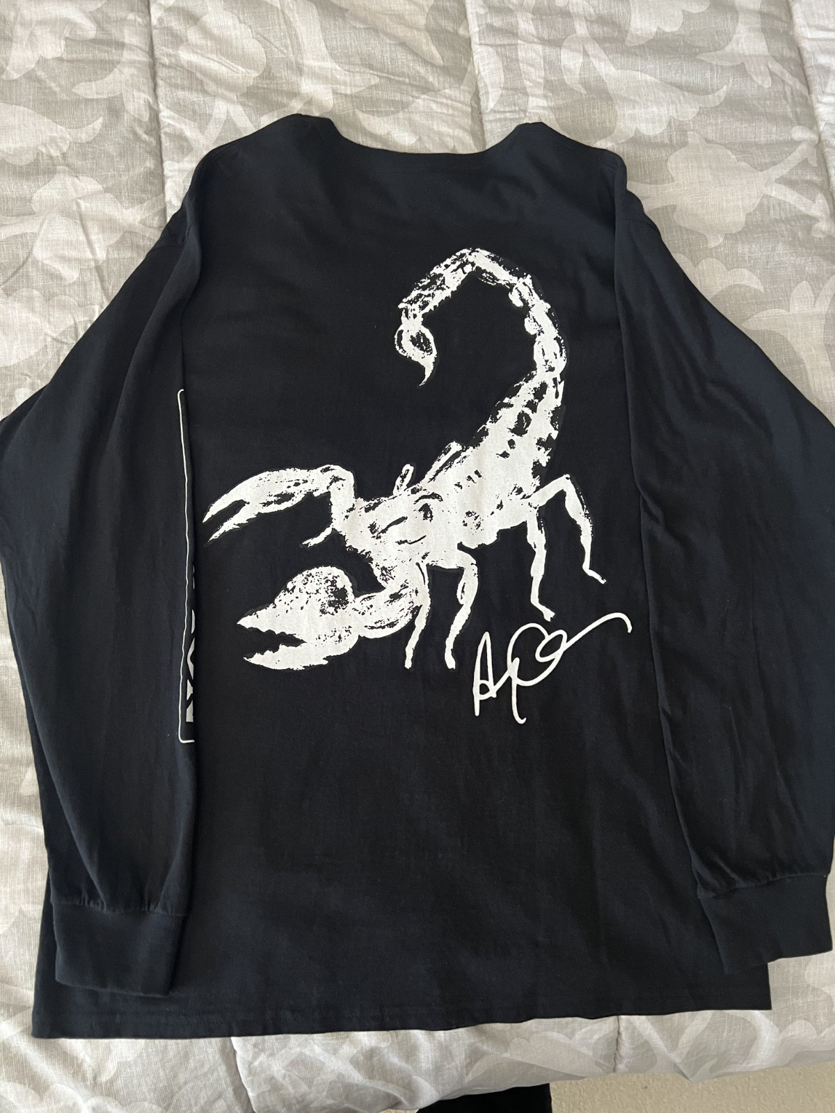 Drake Merch Scorpion Shirt Mens Large Black Long Sleeve Rap OVO Iceman Concert gallery