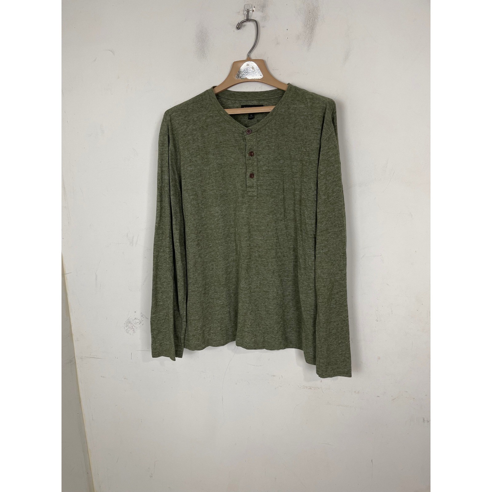 Banana Republic Mens XL Linen Blend Long Sleeve Henley Shirt Olive Green gallery