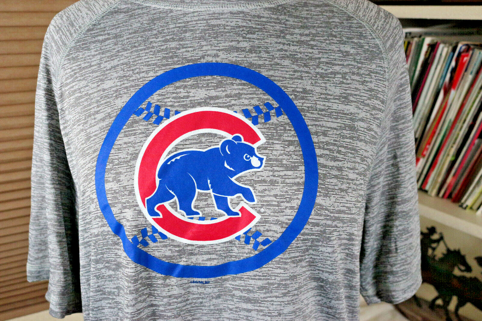 MLB Mens Shirt Large Chicago Cubs Gray Blue Graphic Polyester Stretch gallery